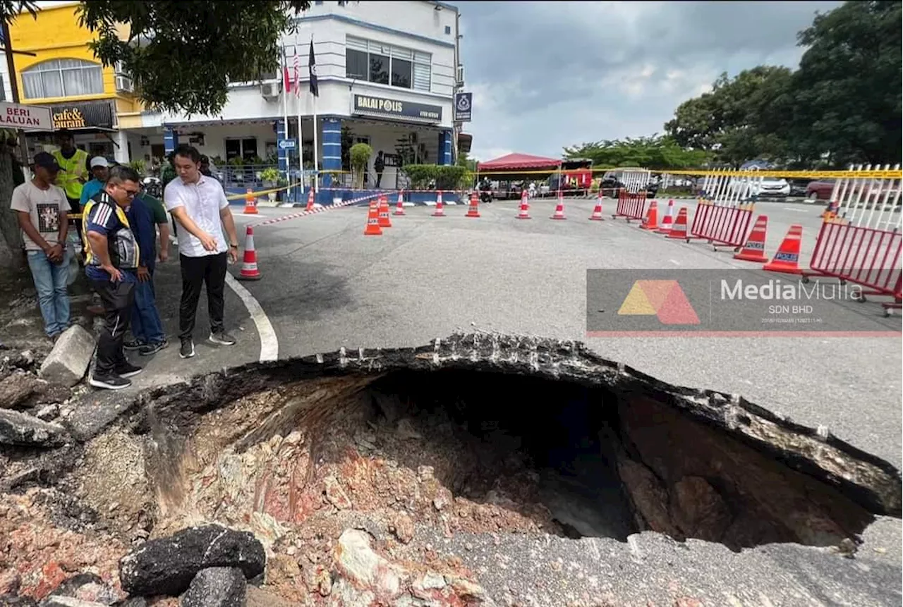 Lubang benam sedalam dua meter hadapan Balai Polis Ayer Keroh