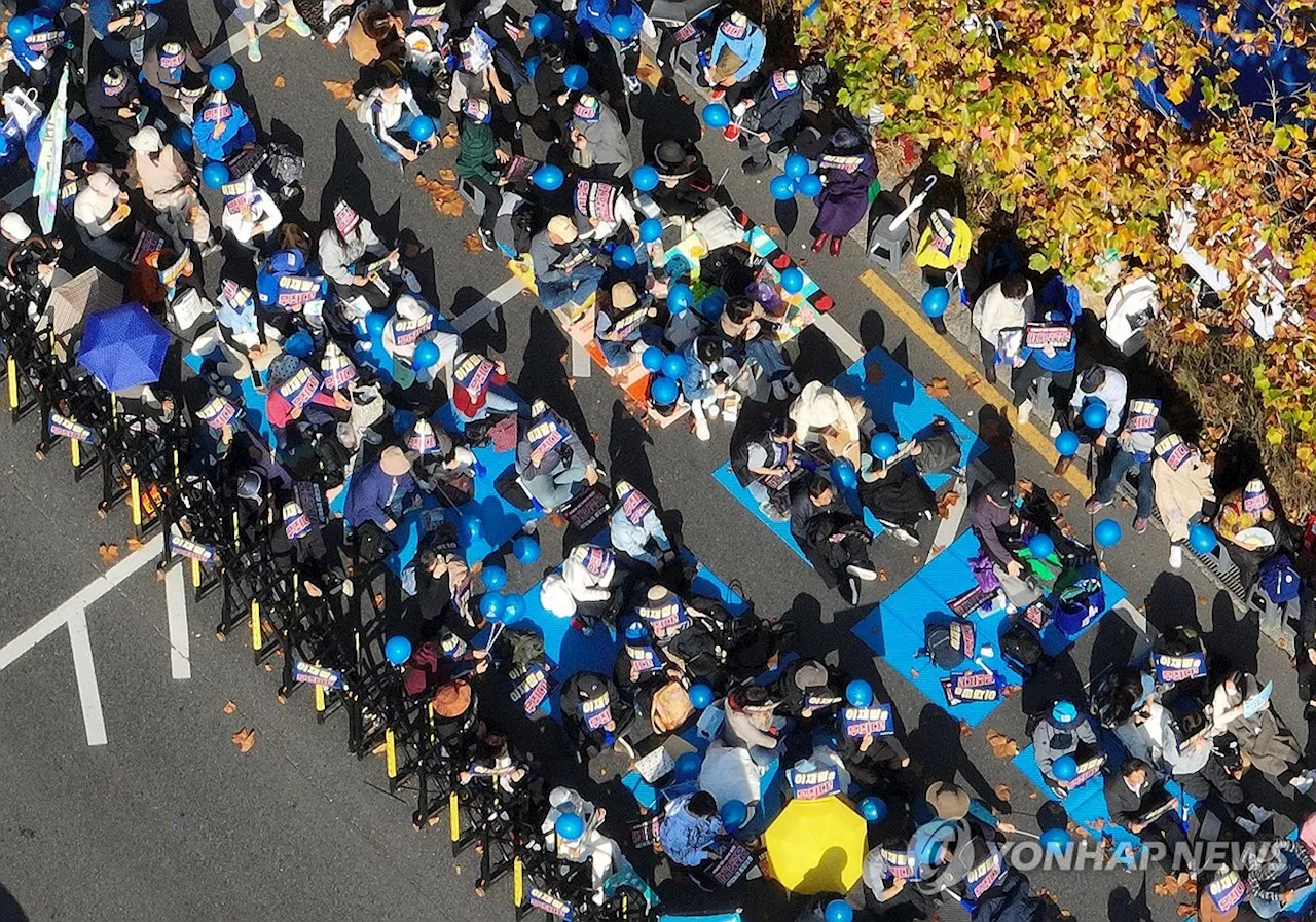 與 '유죄 부정하고 거리로 나선 野…법치파괴 대가는 국민심판'