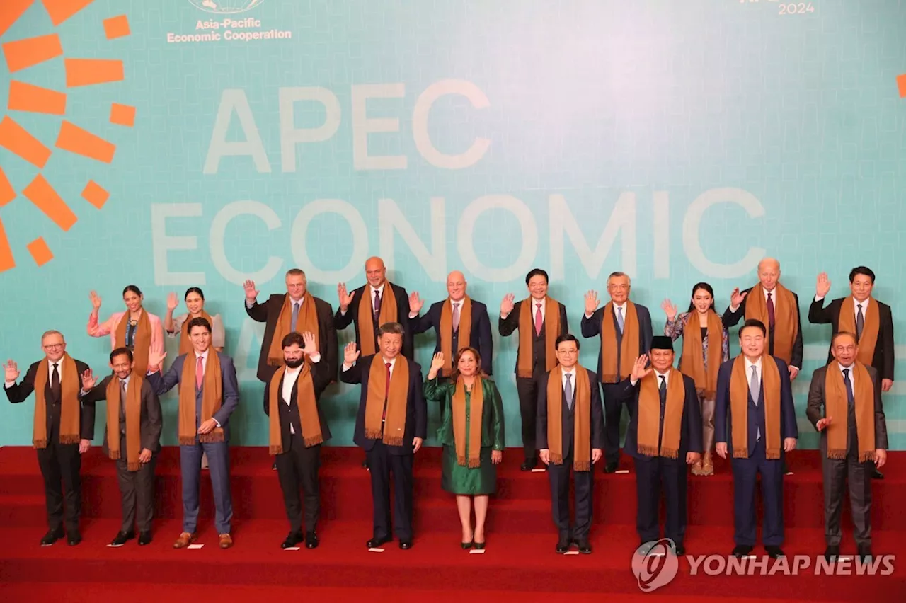 페루APEC 폐막…의사봉 받은 尹 '지속가능한 내일 함께 만들것'