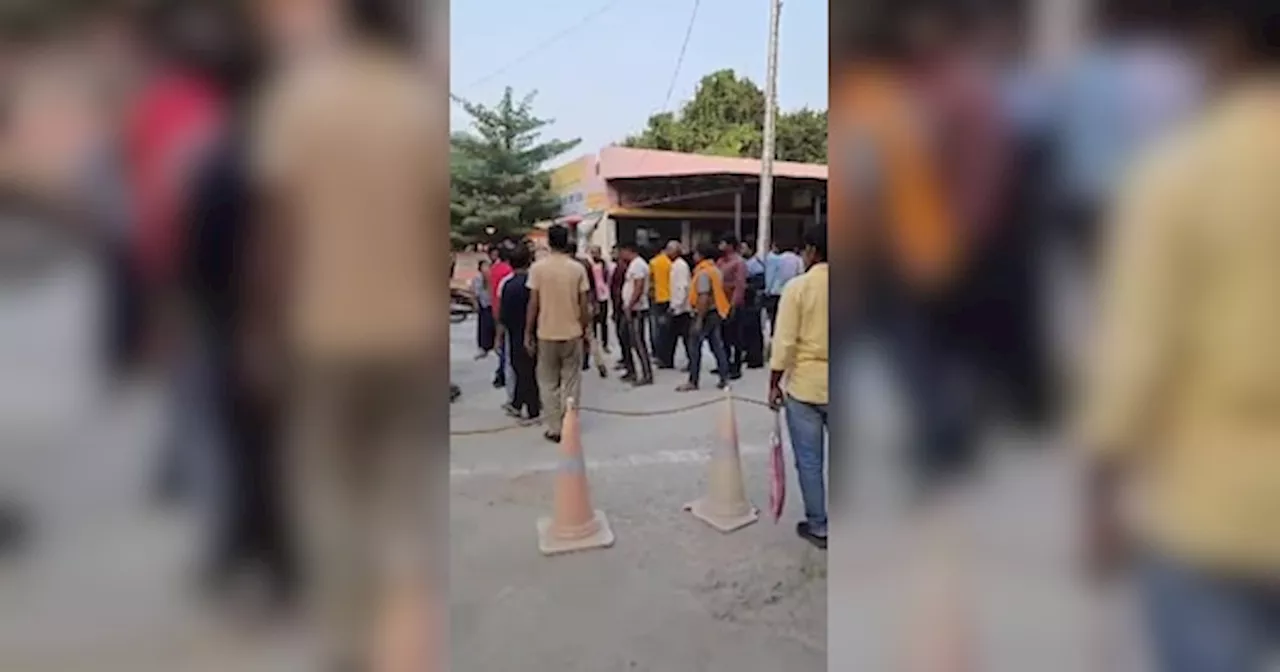 Video: पहले दारोगा का मारा थप्पड़, फिर बाल खींचकर की पिटाई