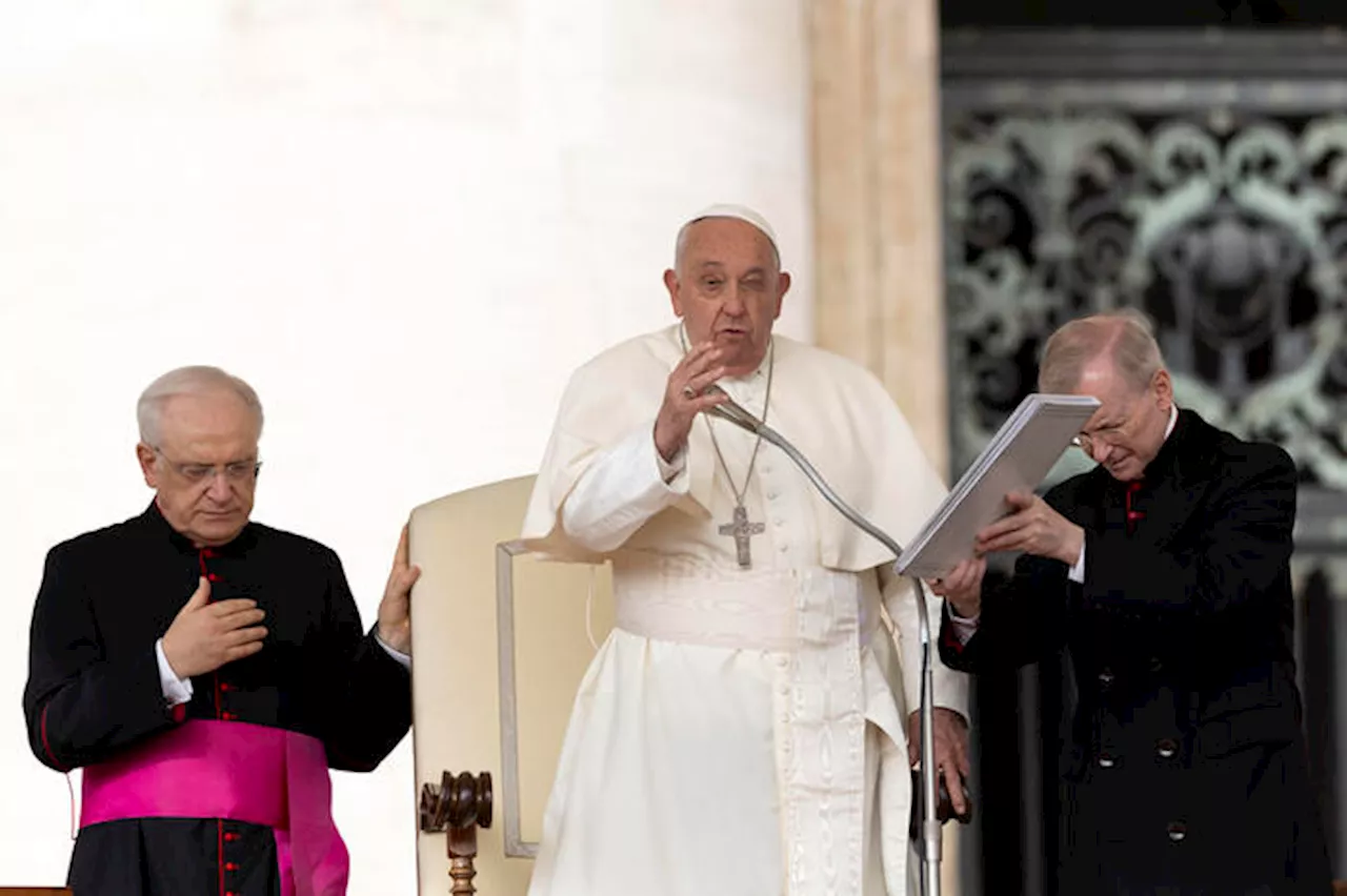 Il Papa: 'Nel tempo delle migrazioni stiamo diventando disumani'