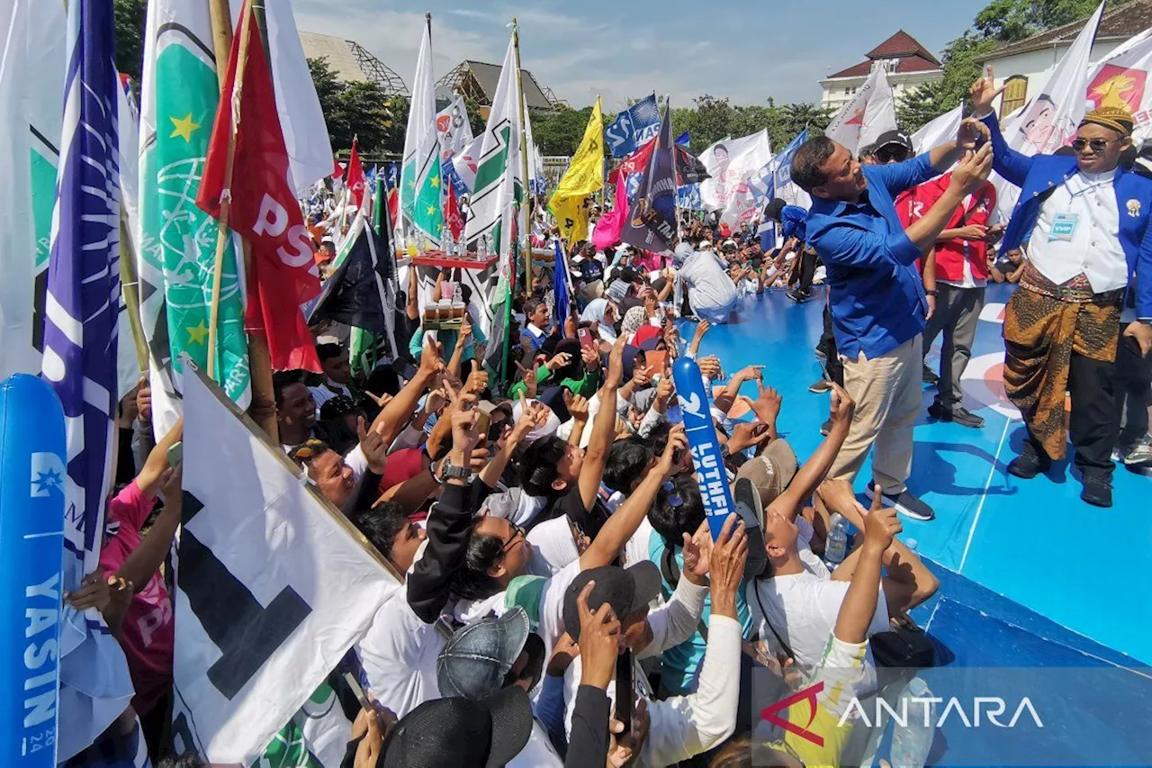 Ribuan orang hadiri kampanye akbar Luthfi-Yasin di Vastenburg