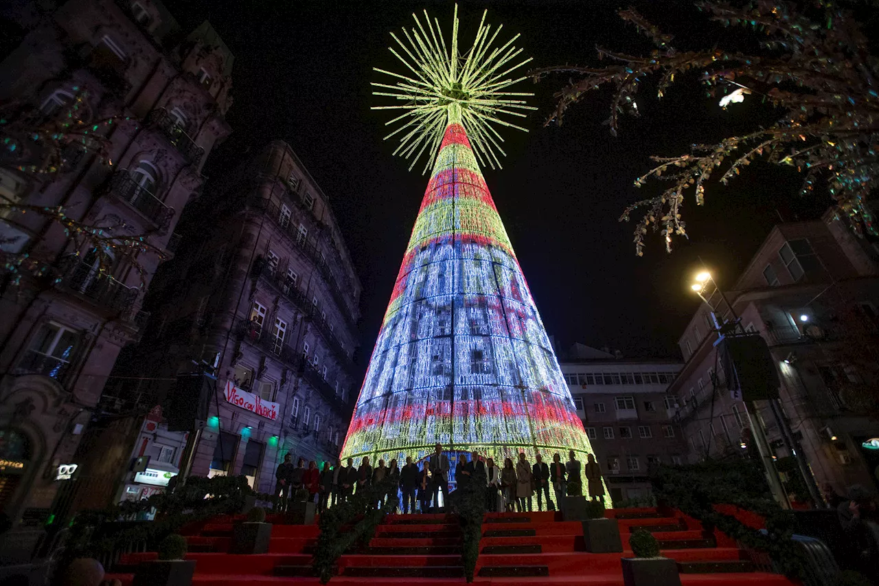 Vigo ilumina la Navidad con un sentido homenaje a Valencia