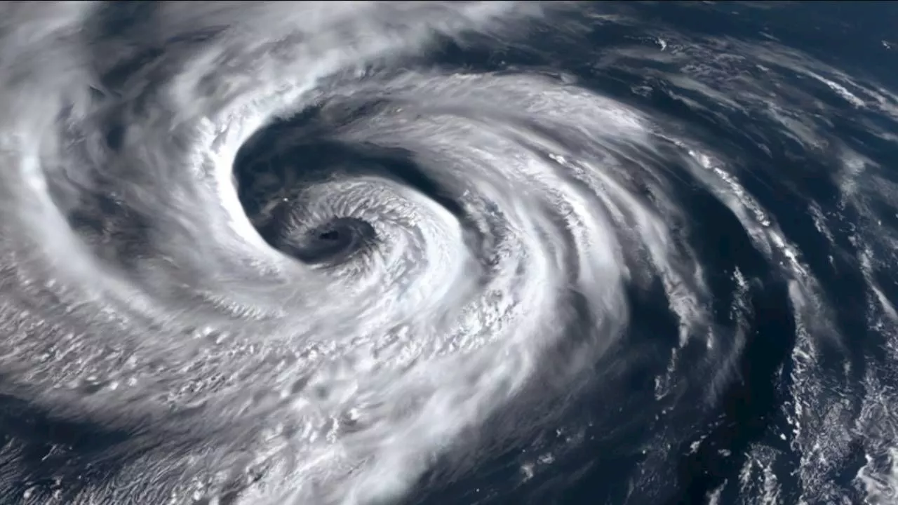 Clima tormenta tropical Sara cambia de trayectoria | ¿a qué hora tocará tierra en playas mexicanas?