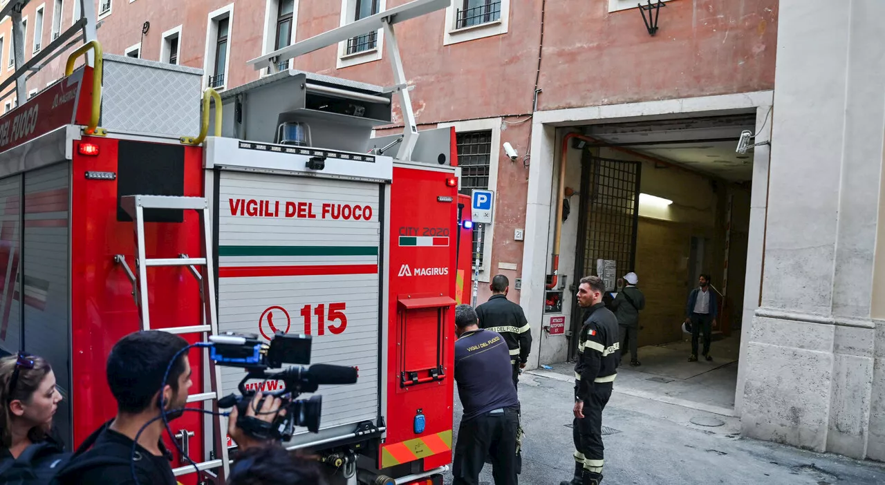 Roma, precipita ascensore in via delle Vergini (LUCA BONACCORSO/AG TOIATI)