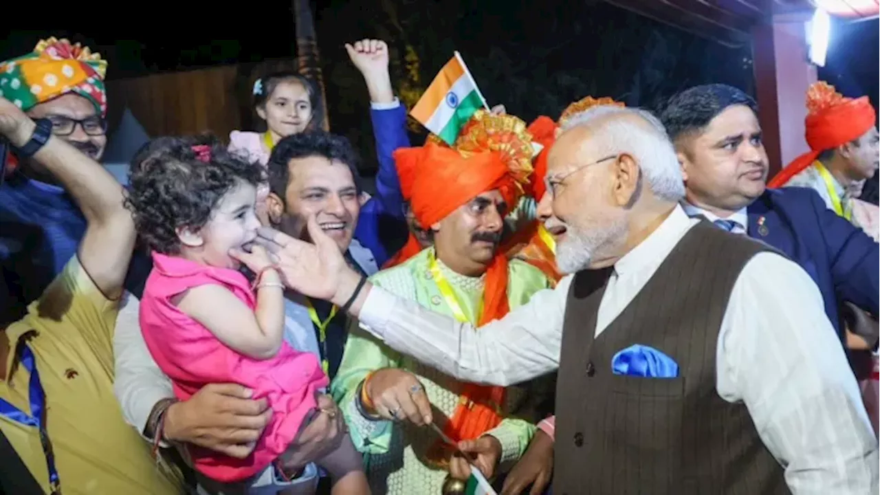 नाइजीरिया में PM मोदी से मिलकर गदगद हुए भारतवंशी, 17 साल में किसी भारतीय PM की इस देश में पहली यात्रा