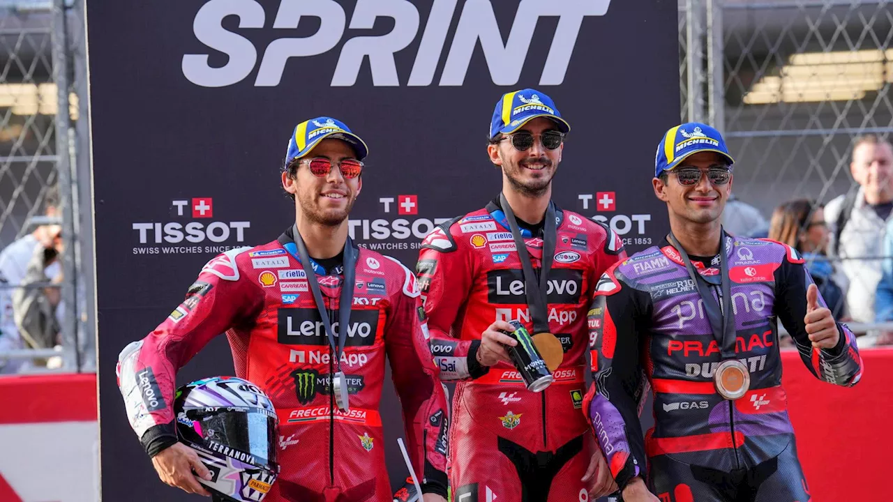 Motogp, Martin è campione del mondo: Bagnaia si inchina all’outsider con lo sguardo da duro