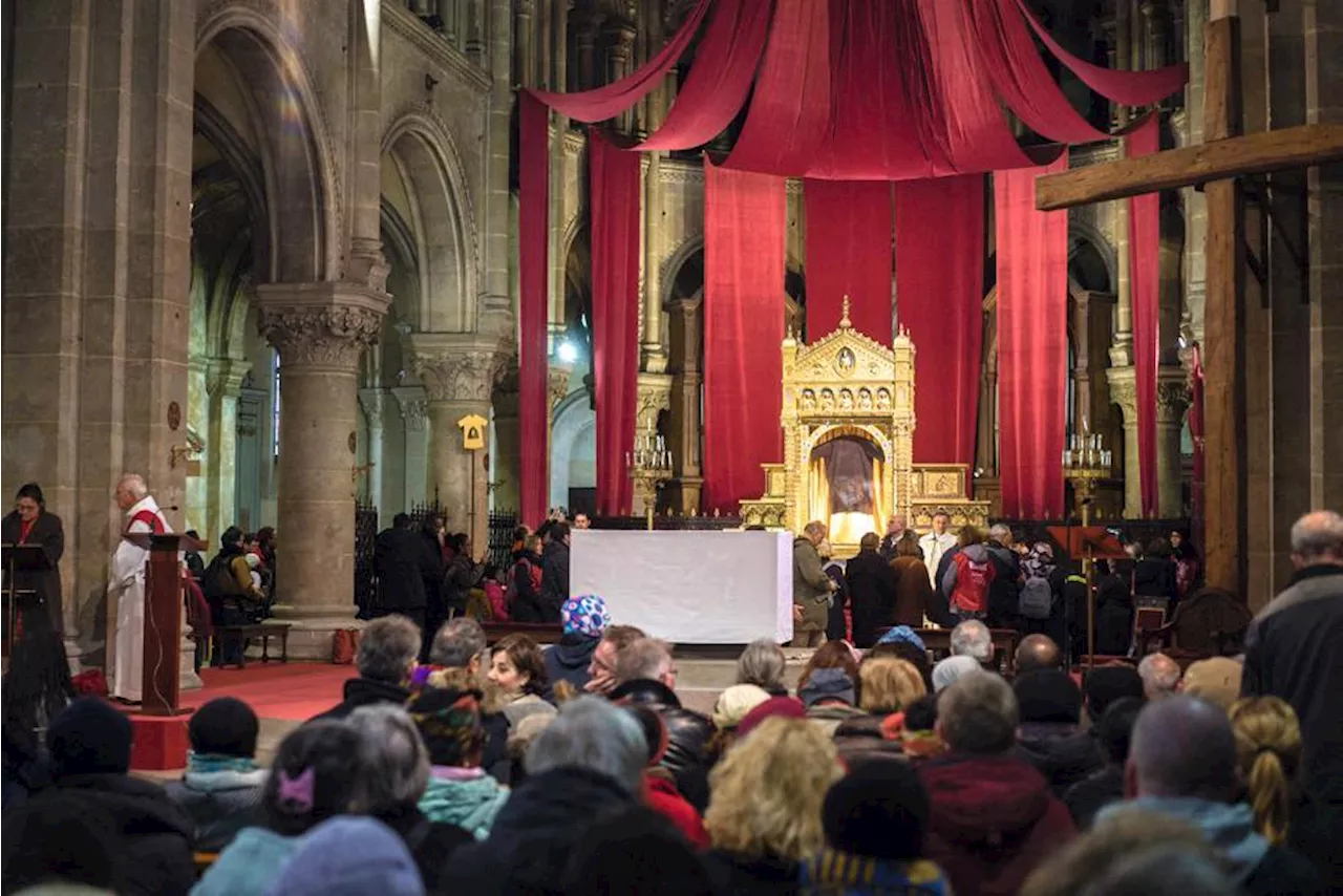 À la basilique d’Argenteuil, les secrets historiques et scientifiques de la Sainte Tunique du Christ bientôt offerte à la vénération