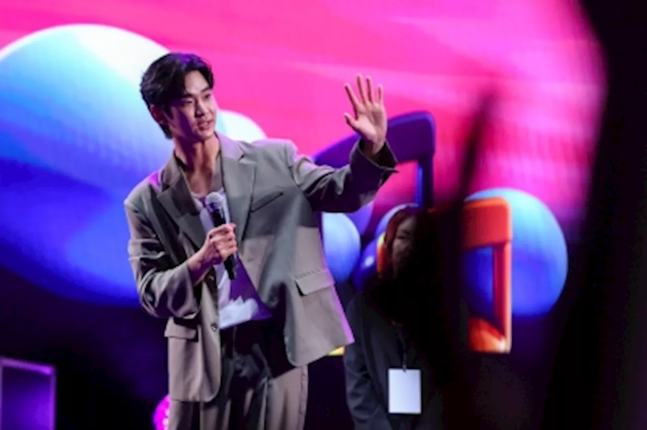 Korean actor Kim Soo-hyun thrills thousands of Malaysian fans at Cuckoo-topia Music Fest