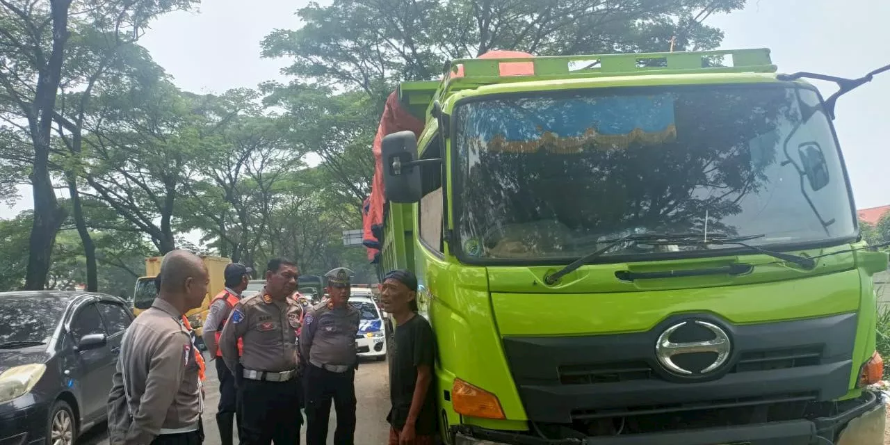 Puluhan Truk Pengangkut Material PIK 2 Nekat Terobos Jalan di Luar Jam Operasional