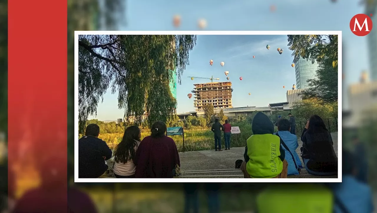 Familias disfrutan del Festival del Globo desde las afueras del Parque Metropolitano en León