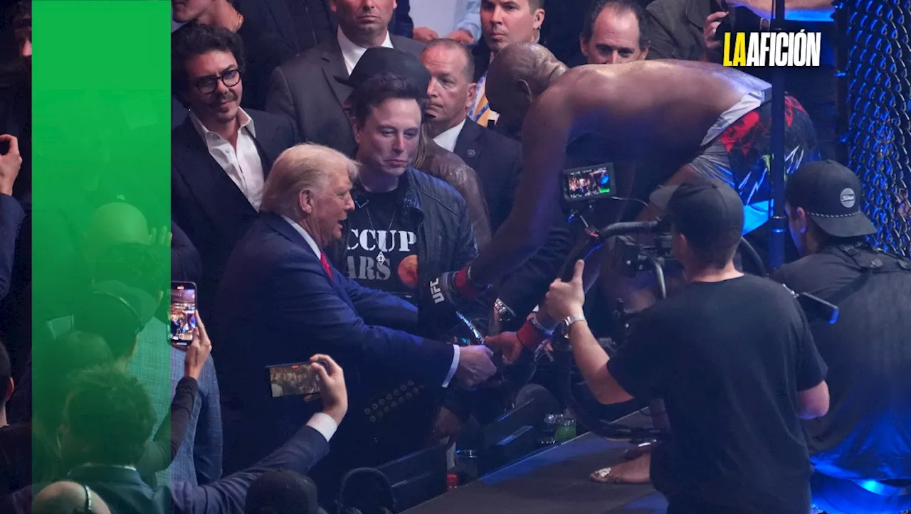 Jon Jones celebra su triunfo en UFC 309 entregando cinturón a Donald Trump