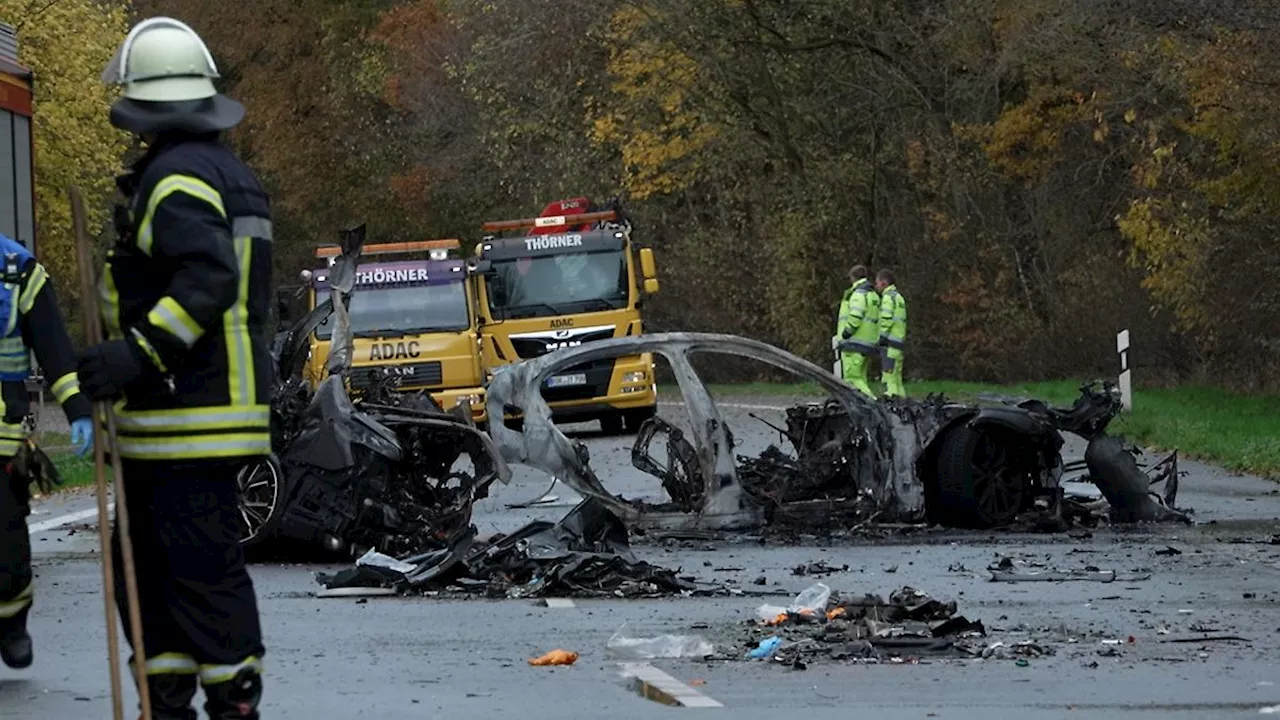 Autos frontal zusammengestoßen: Sechs Tote nach schwerem Verkehrsunfall im Münsterland