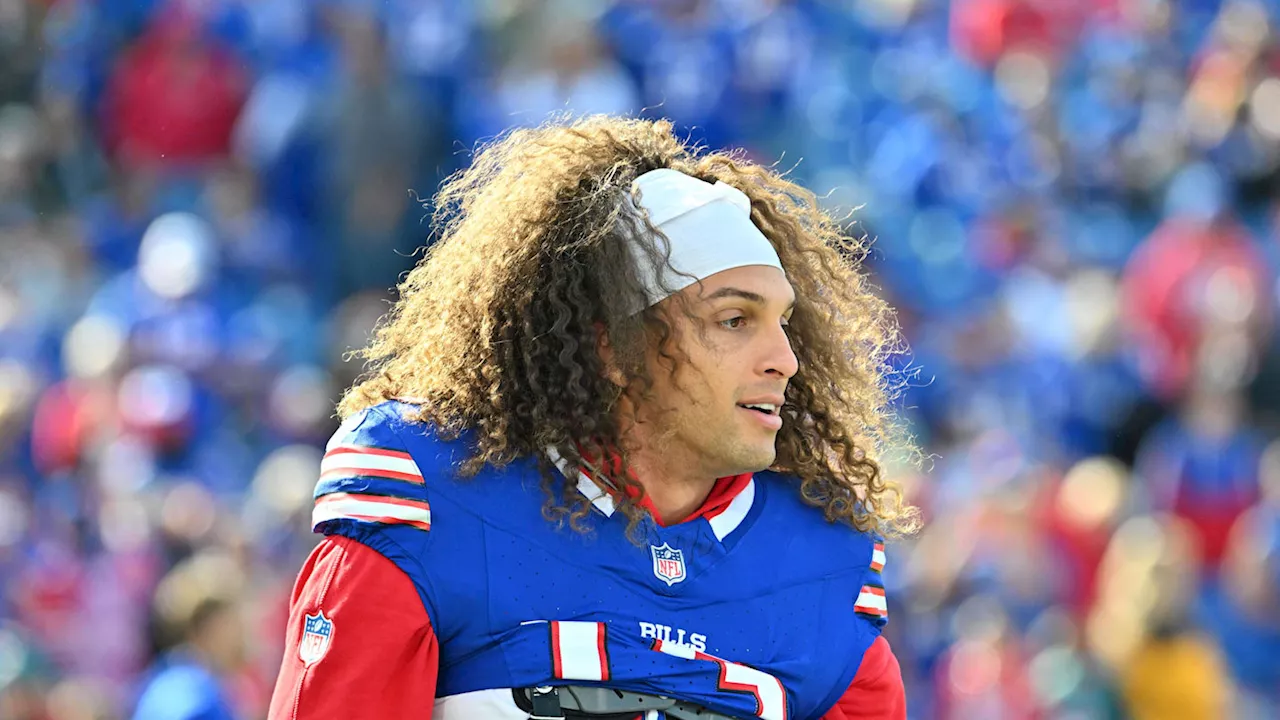 Bills WR Mack Hollins Had Most Bizarre Pregame Outfit Before Chiefs-Bills