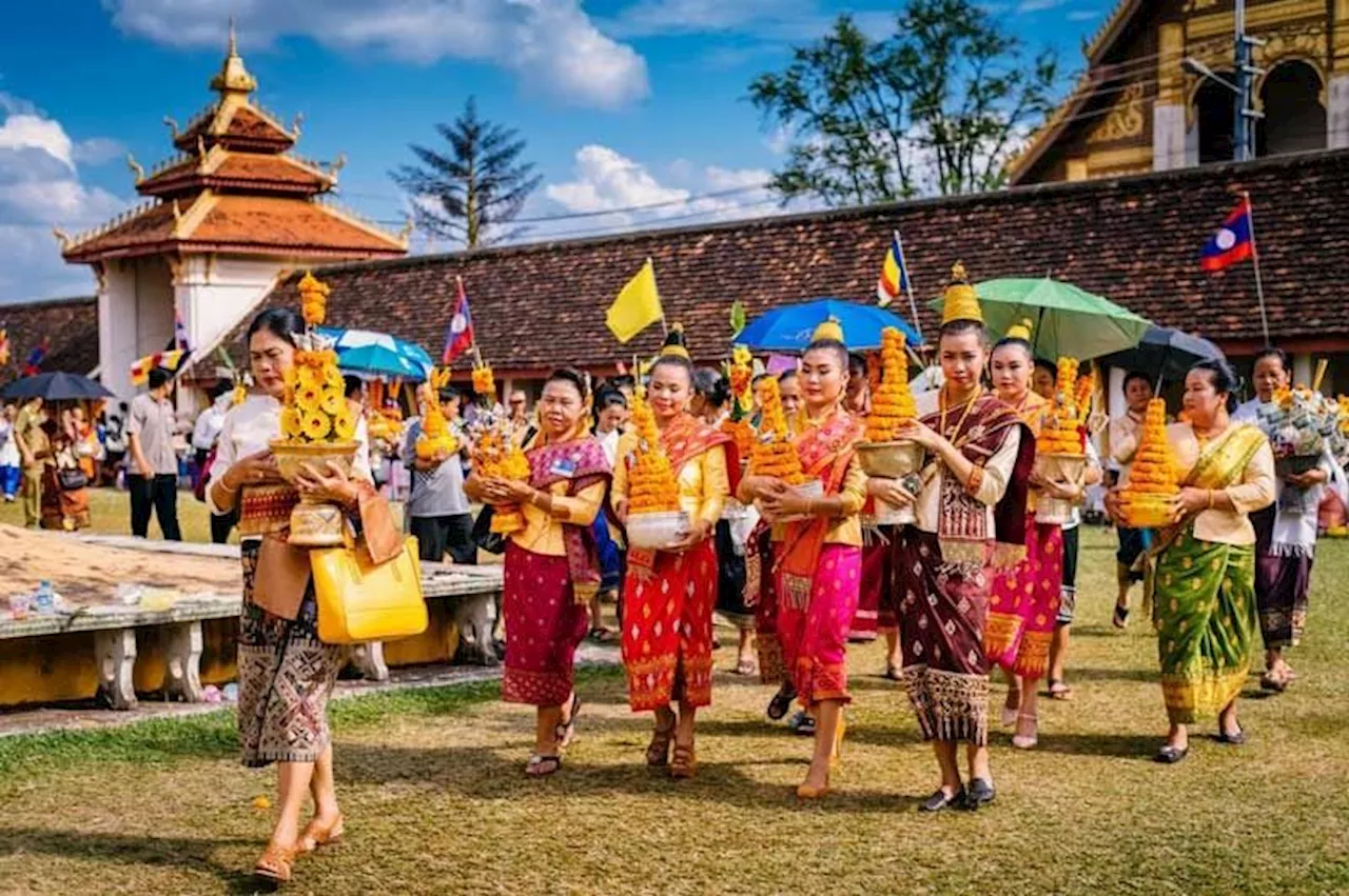 Famous That Luang Festival features over 1,600 booths showcasing Lao crafts and culture