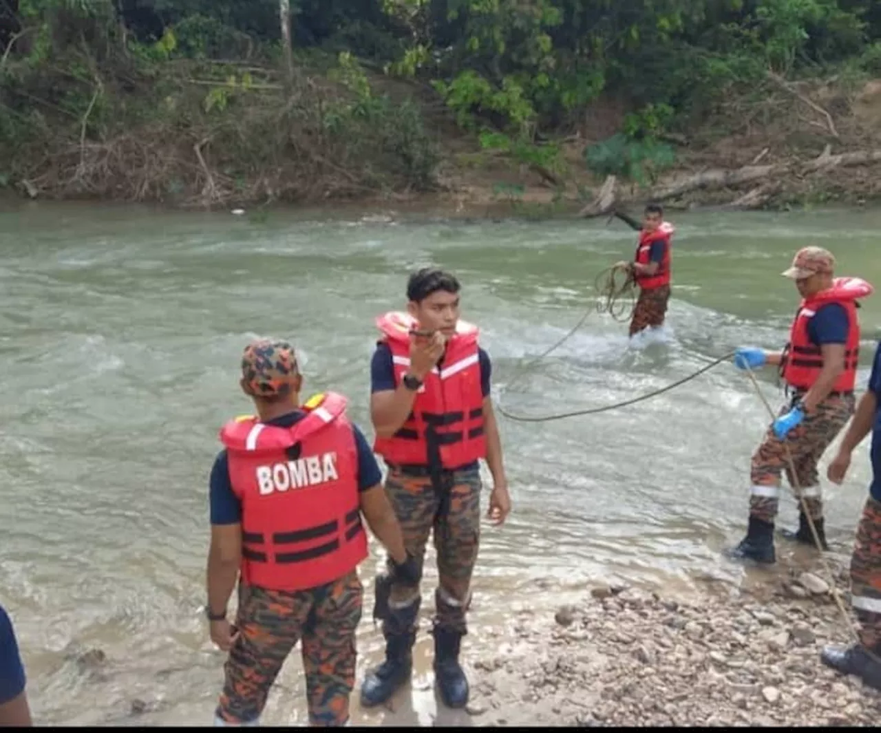 Wanita dikhuatiri lemas ketika mandi sungai