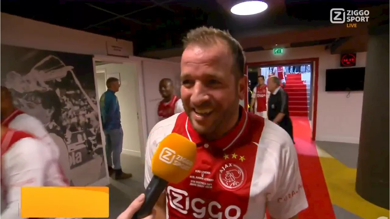 Rafael van der Vaart wordt uitgelachen door vrouw na bijzondere beweging bij Ajax Legends