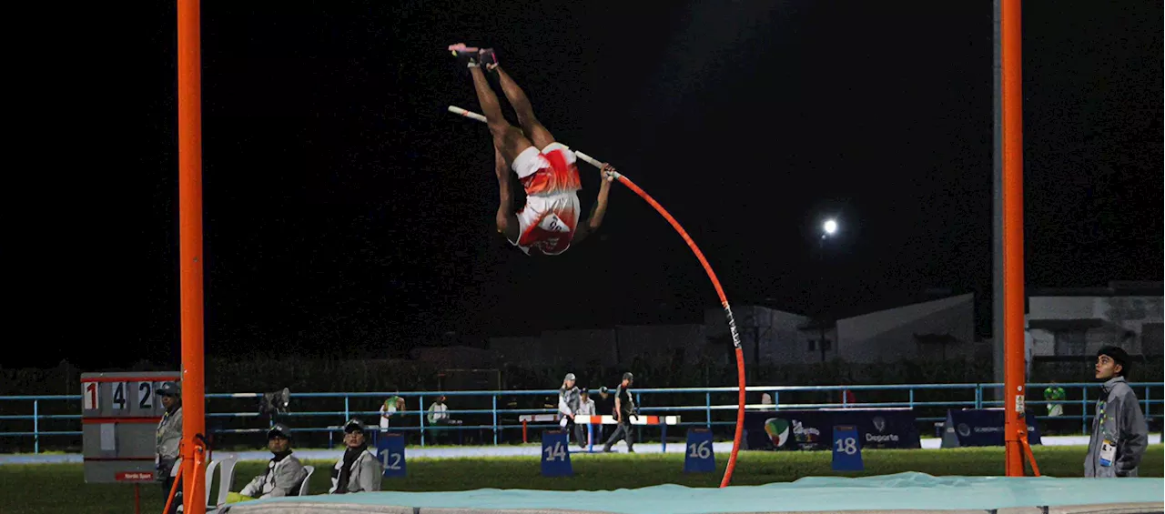 Atlántico, medalla de oro en el salto con pértiga con Andrés Torres