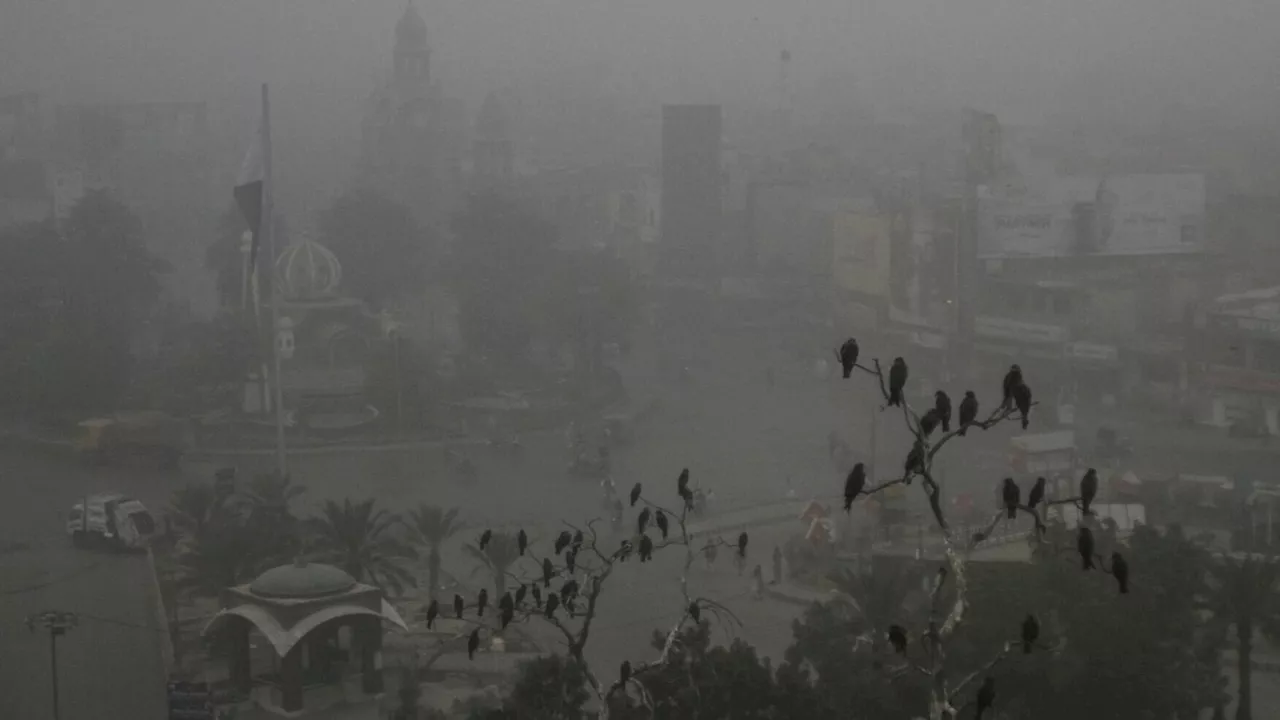 डेथ लेवल तक पहुंचा प्रदूषण, इस शहर में लॉकडाउन की घोषणा, AQI 2000 पार