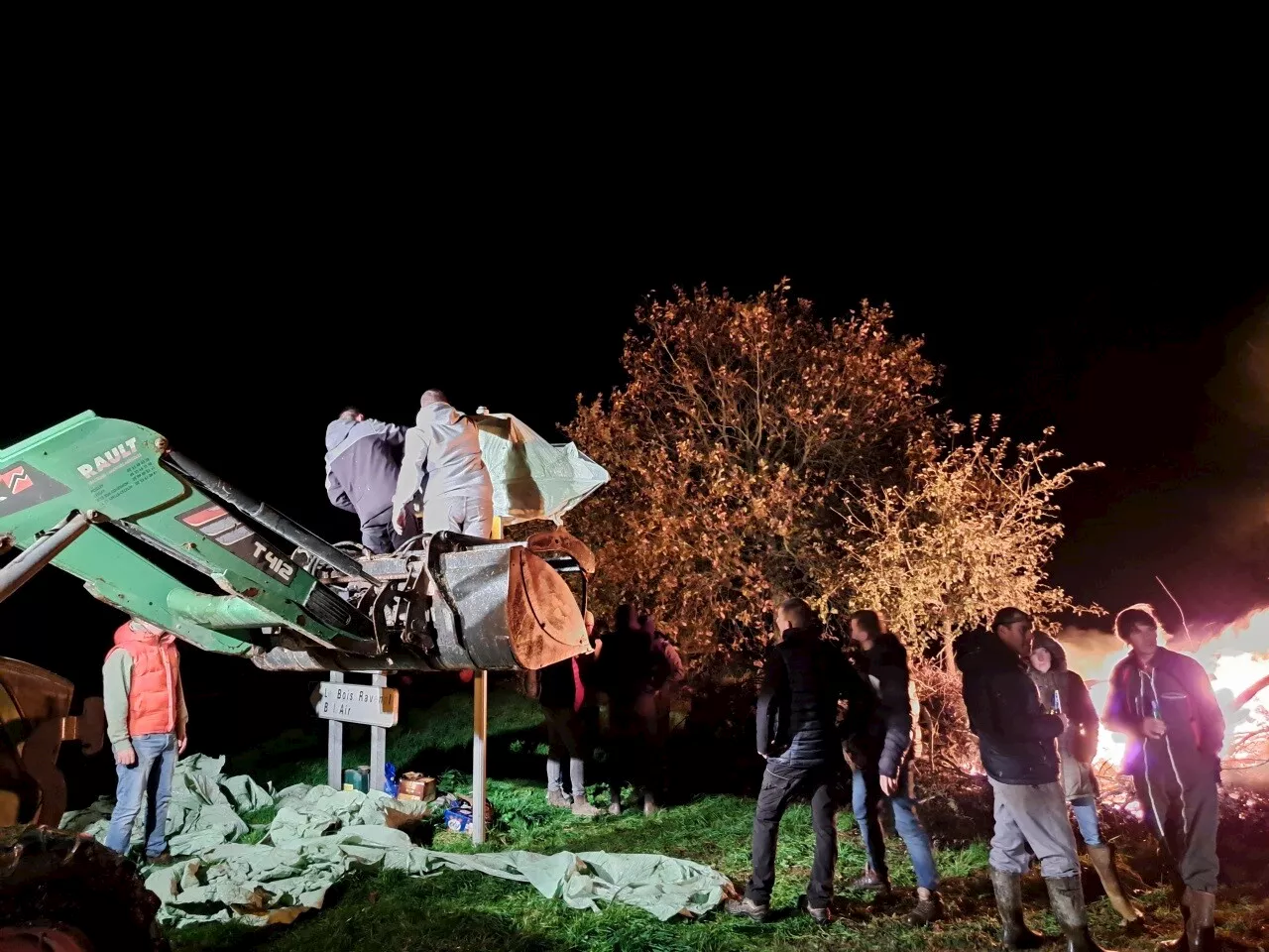 Agriculteurs en colère : dans le pays de Fougères, une première soirée d’action