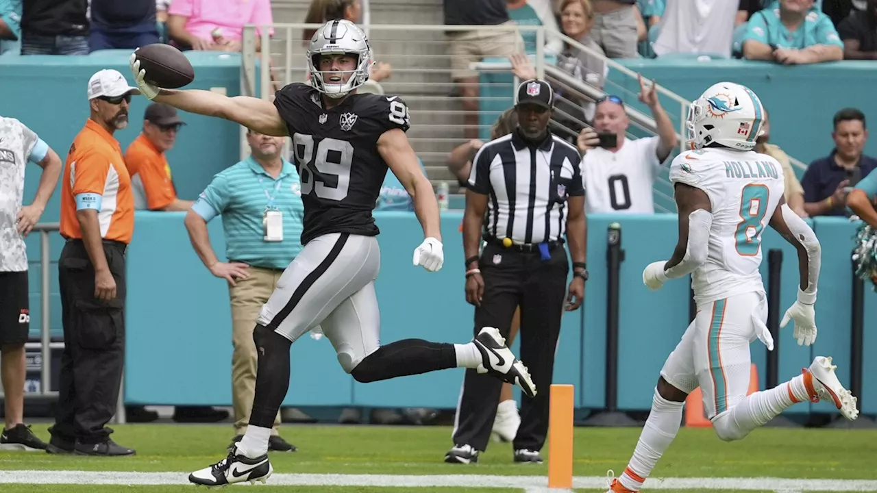 Raiders' Bowers, other NFL players celebrate TDs with Trump dance