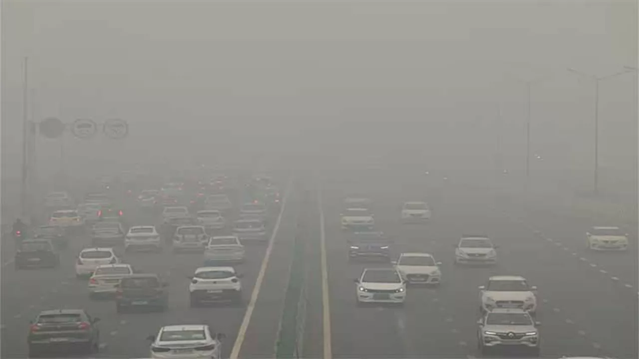 Shrouded in smog, Delhi pollution reading is the highest this year