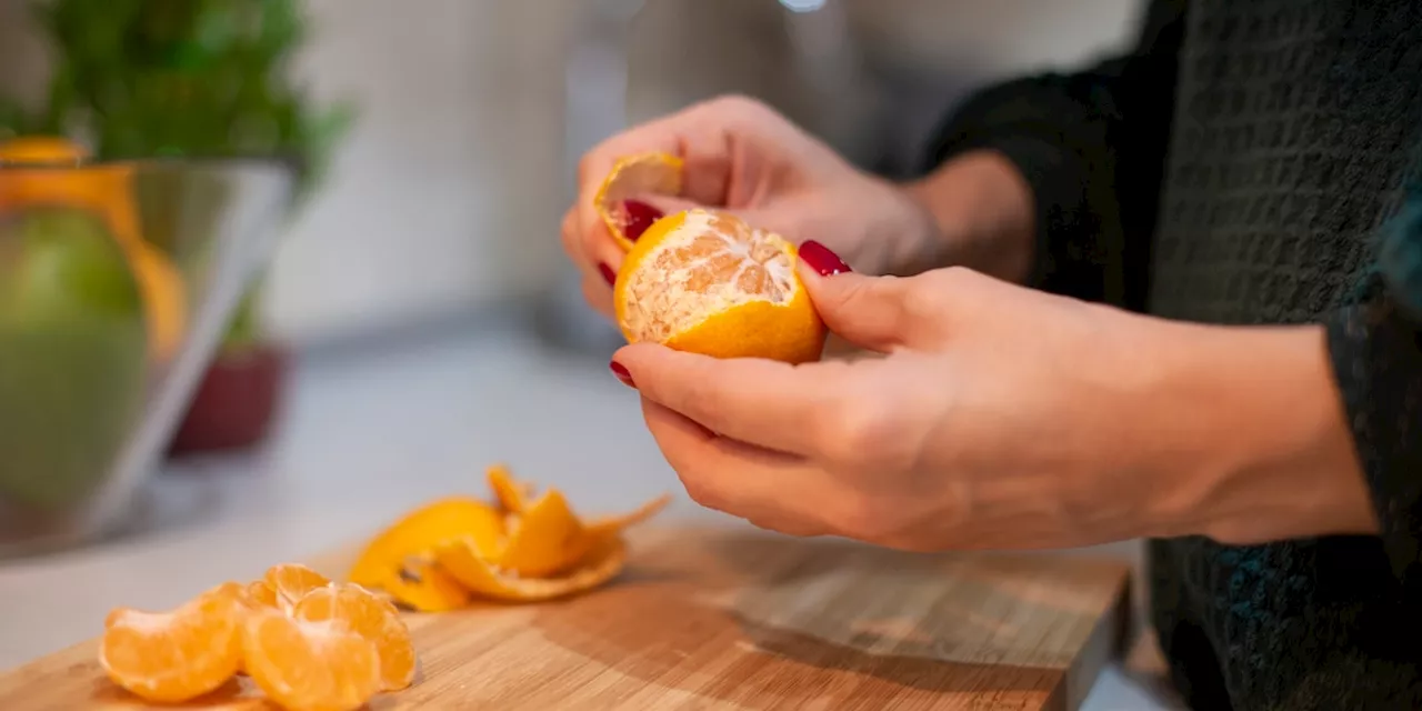 Warum Sie die weißen Fäden bei Mandarinen nicht wegzupfen sollten