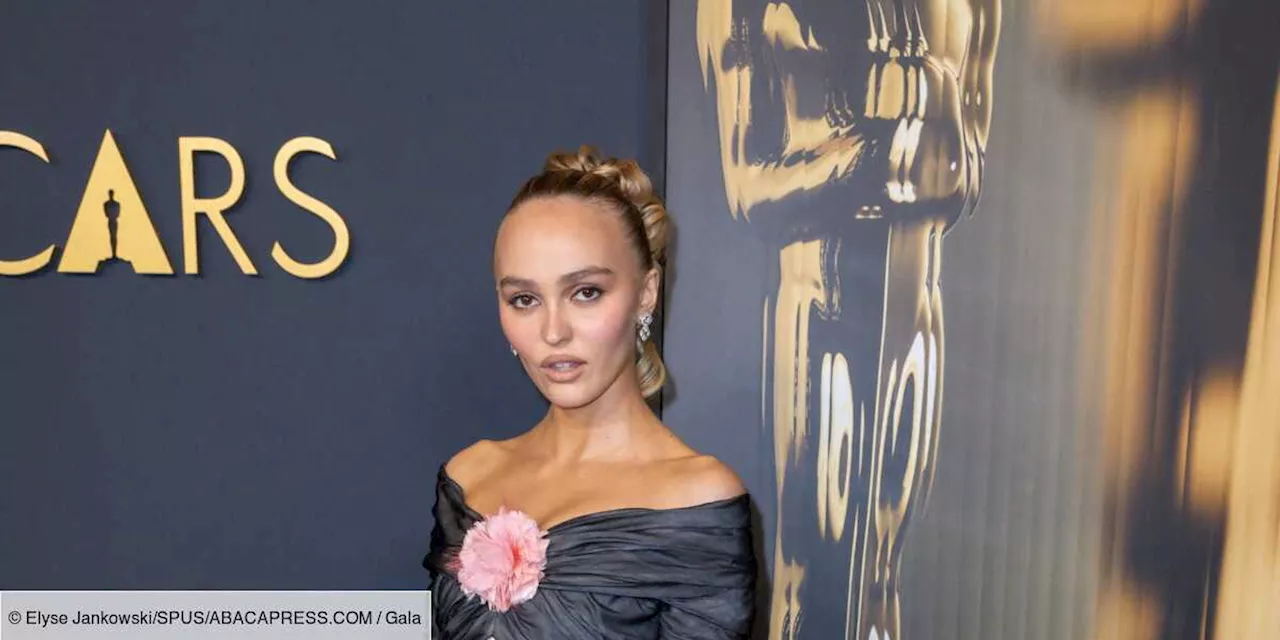 – Radieuse, Lily-Rose Depp succombe déjà à la coiffure idéale pour les fêtes de fin d’année