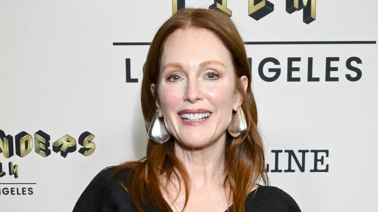 Julianne Moore Endorses The Barrel Jeans Trend