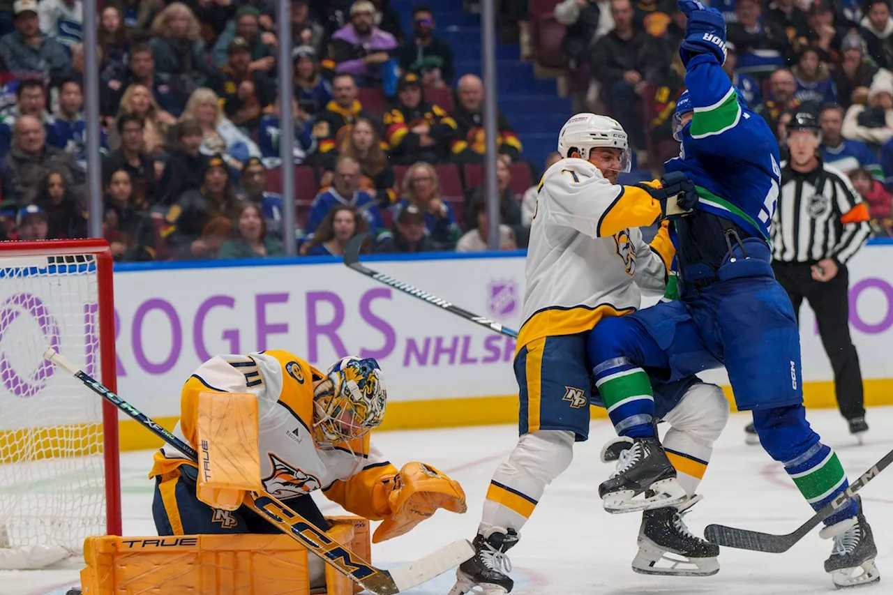 Steven Stamkos scores twice, powers Predators to 5-3 win over Canucks