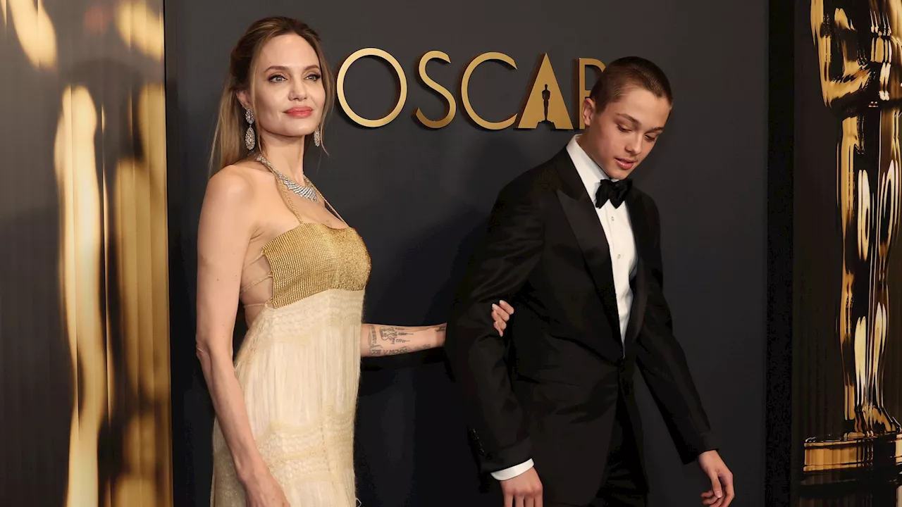 Angelina Jolie fait une rare apparition avec son jeune fils Knox Jolie-Pitt sur un tapis rouge : à qui ressemble-t-il le plus ?