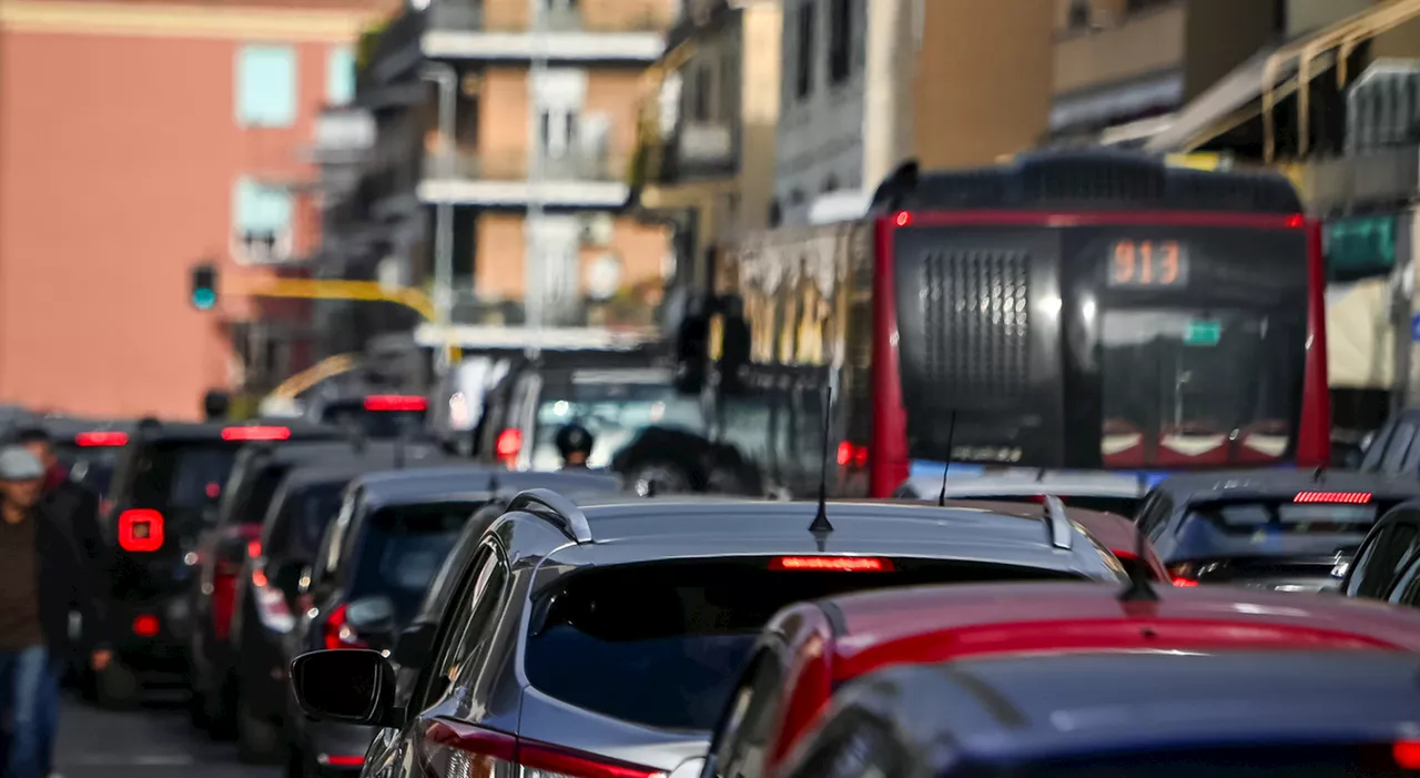 Incidente mortale a Roma: scontro tra auto della polizia in via dei Monfortani angolo via dell'Acquedotto del