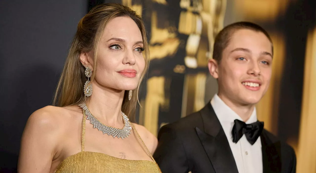 Knox Jolie-Pitt, il figlio di Angelina e Brad ai Governors Awards: è l'unico ad aver mantenuto il cognome del