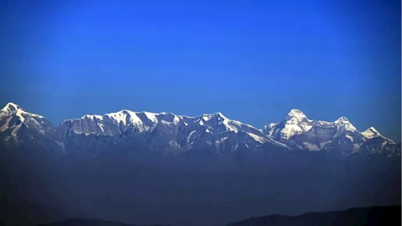 Weather Update: मैदानी क्षेत्रों में कोहरा बढ़ा सकता है दुश्वारी, नैनीताल में दिखा हिमालय का अद्भुत नजारा