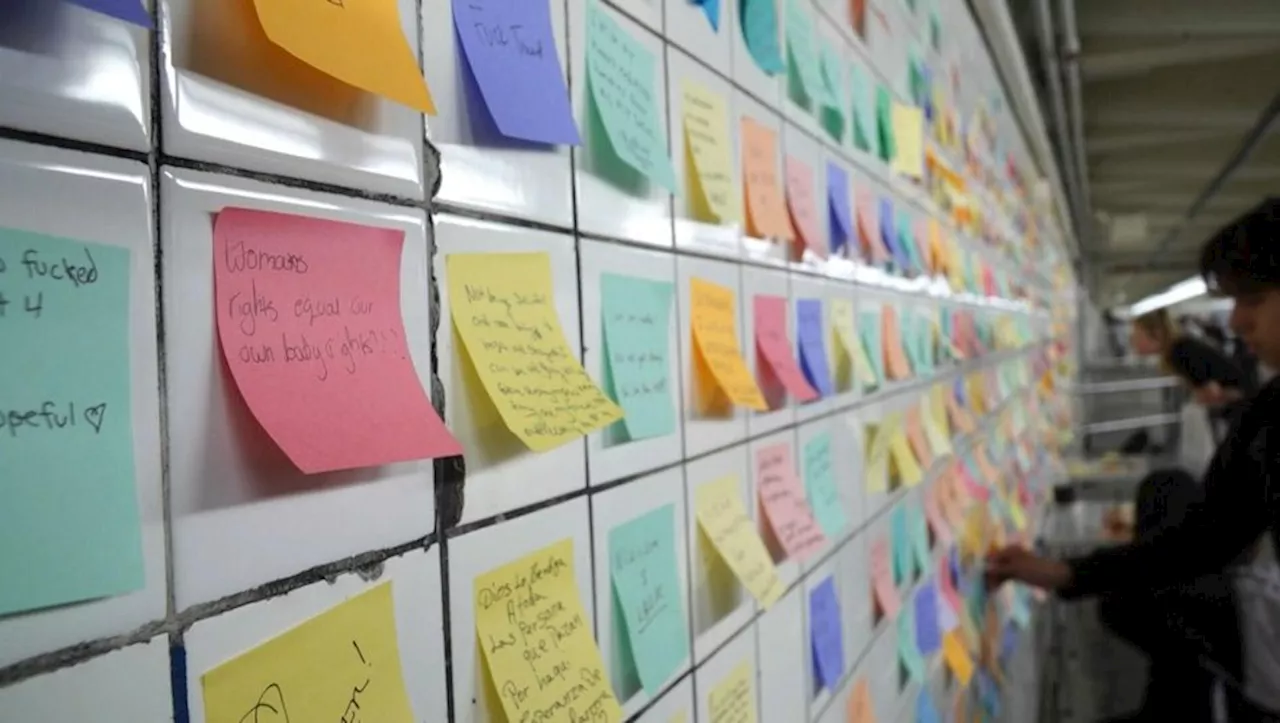 Dans le métro de New York, le retour de la 'thérapie du Post-it'