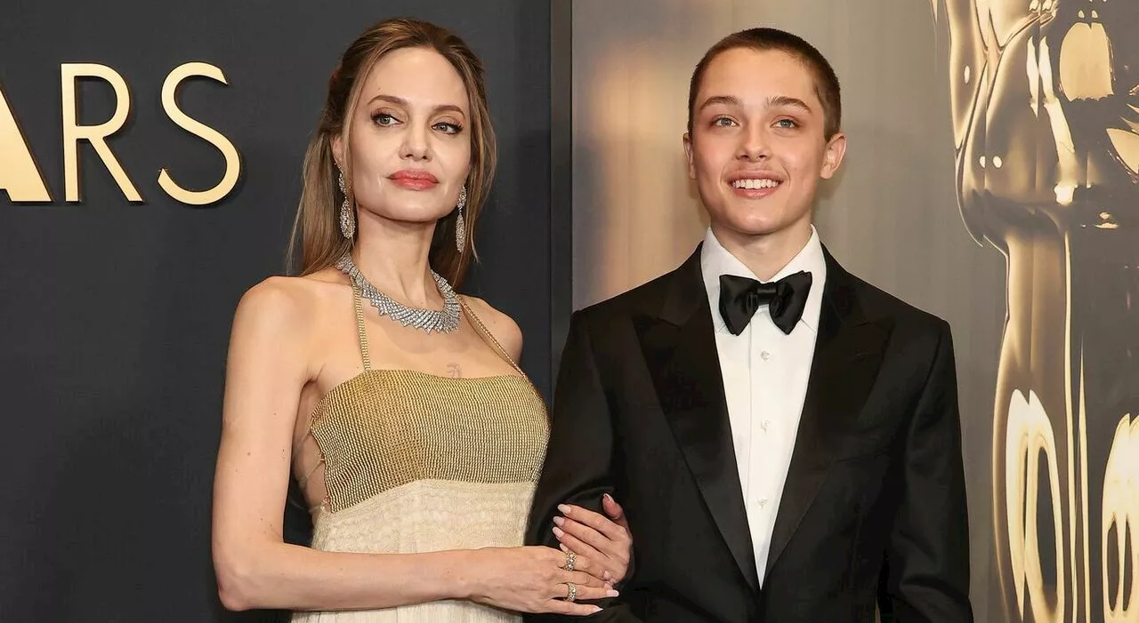 Angelina Jolie, il figlio Knox Jolie-Pitt ruba la scena: sul red carpet dopo tre anni, la somiglianza con il p