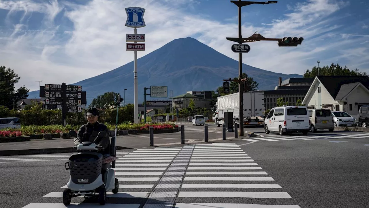 Jepang Berencana Pakai Trem Otonom Buatan China untuk Angkut Wisatawan ke Kaki Gunung Fuji