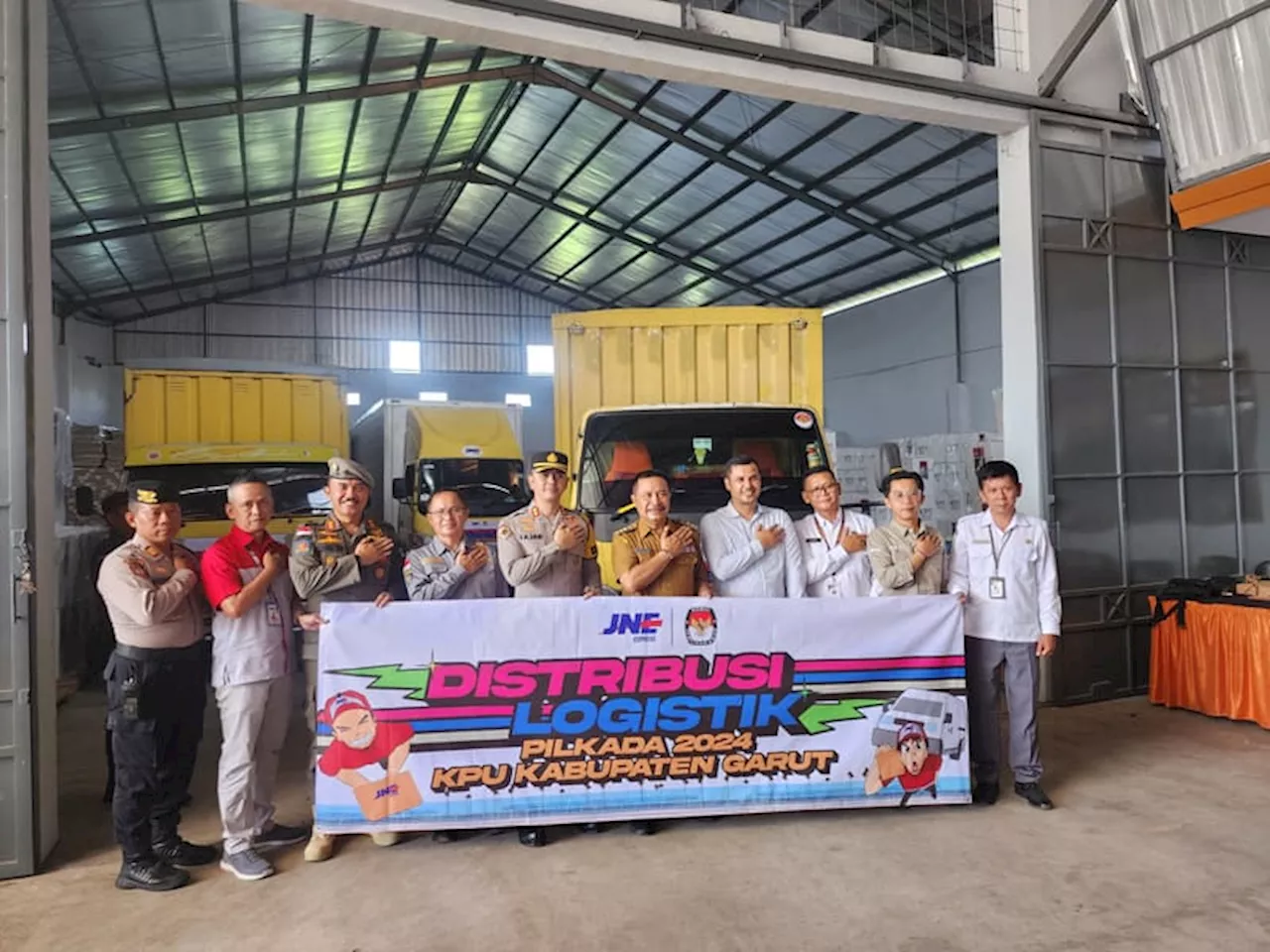 KPU Garut mulai distribusikan logistik Pilkada ke 42 Kecamatan