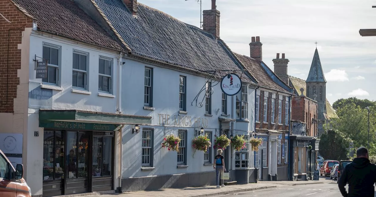 The pretty UK town that transforms into a winter wonderland at Christmas