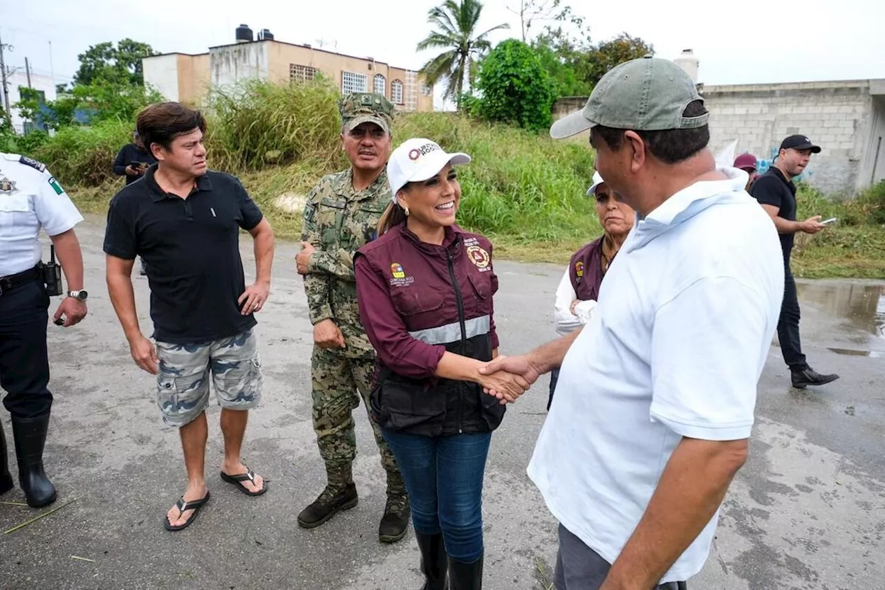 Atiende Mara Lezama a familias de Chetumal y Mahahual tras las lluvias ocasionadas por 'Sara'