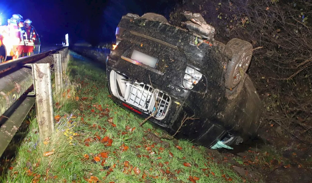 Von Hagelschauer überrascht: Mercedes-SUV überschlägt sich auf Autobahn