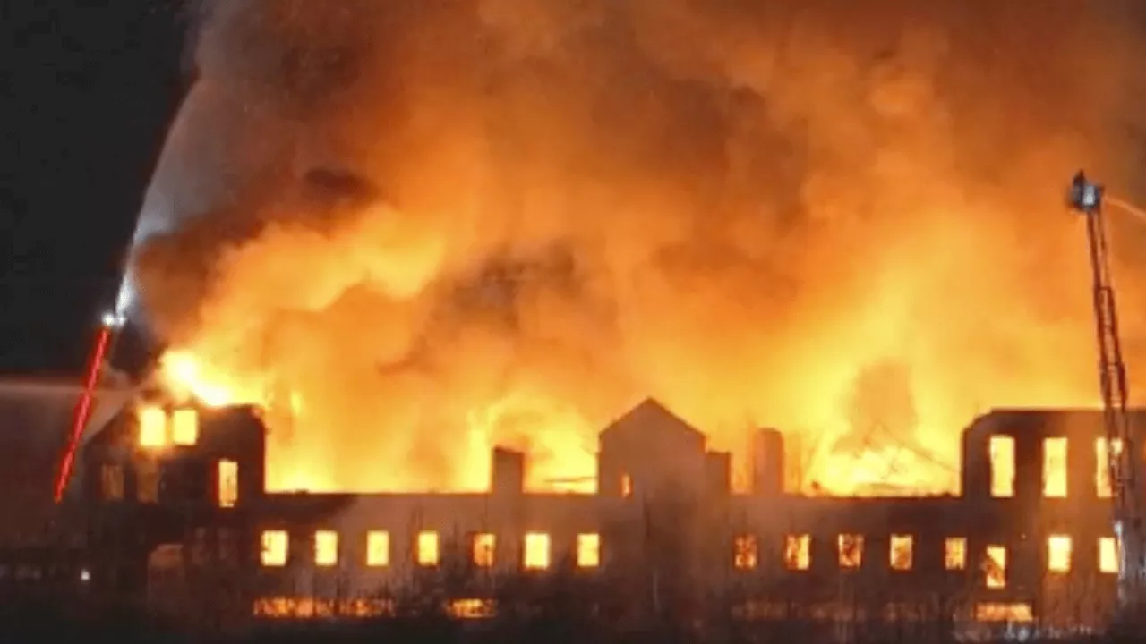 Massive warehouse fire breaks out overnight in Chelsea