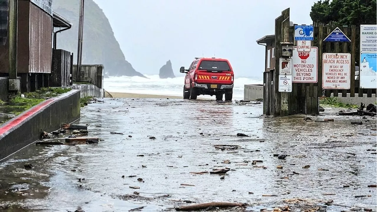 King tides prompt safety warnings at Cannon Beach: 20-foot-waves 'spectacular' but deadly