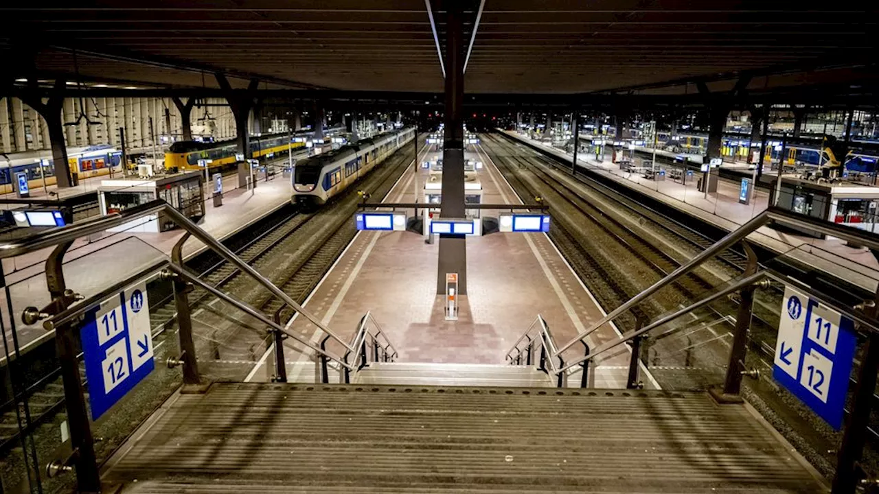 Geen treinen in Zuidwest-Nederland, drukte op de weg door regen en ongelukken