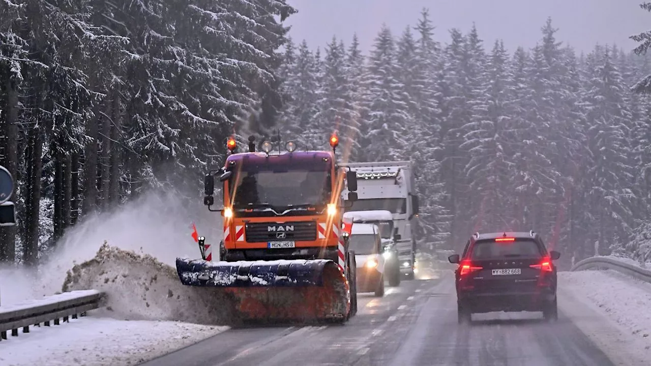 Thüringen: Schneefall im Thüringer Wald