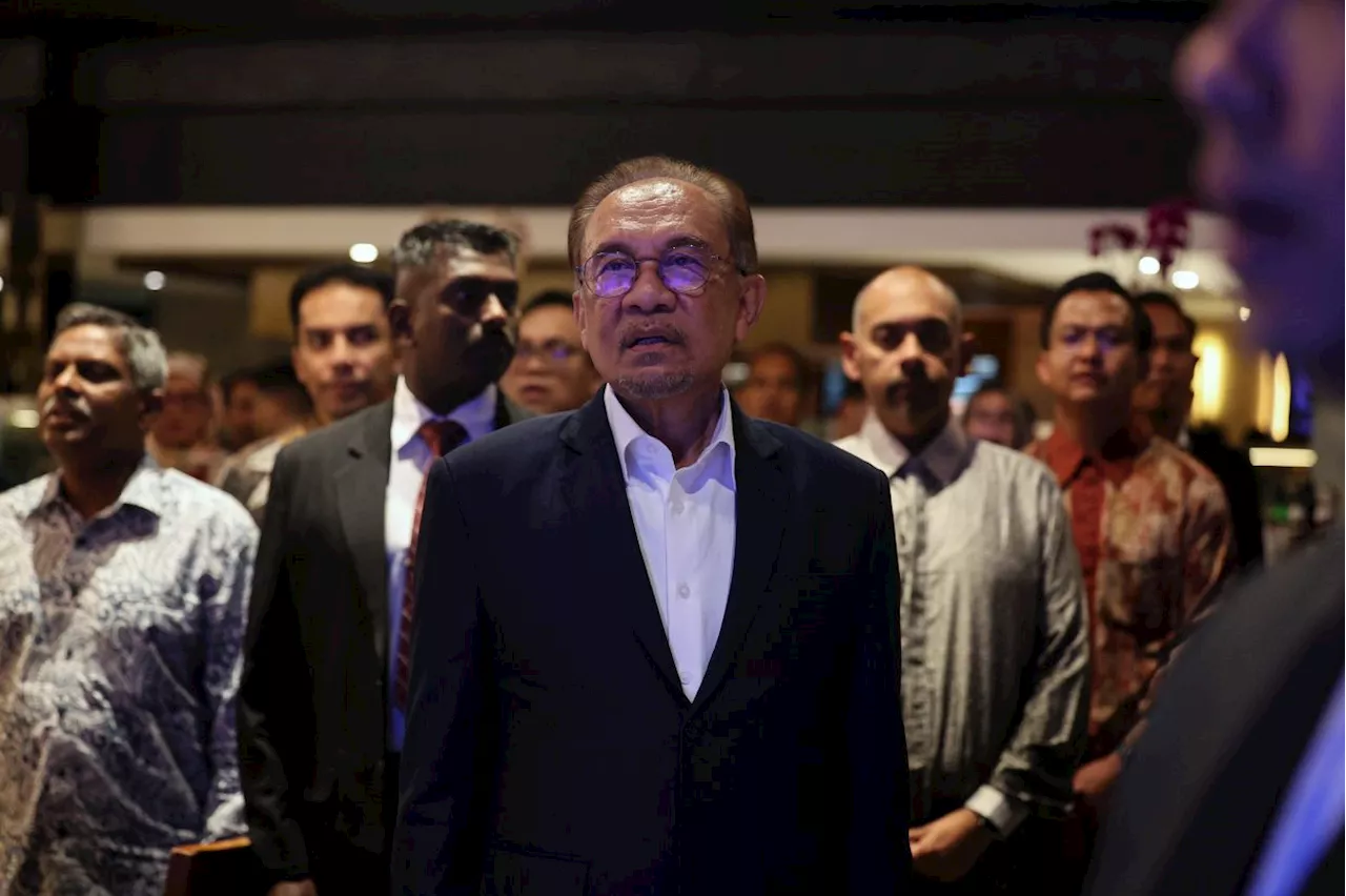 Anwar urges Malaysians to continue supporting govt initiatives