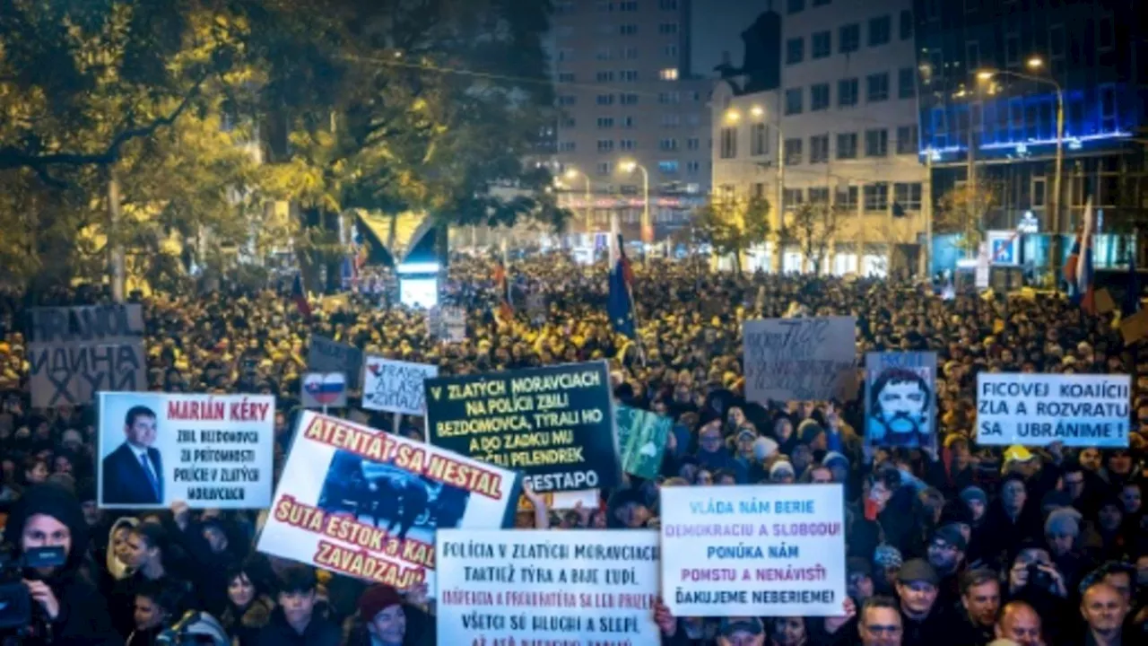 Tausende protestieren in Slowakei gegen Regierung von Ministerpräsident Fico