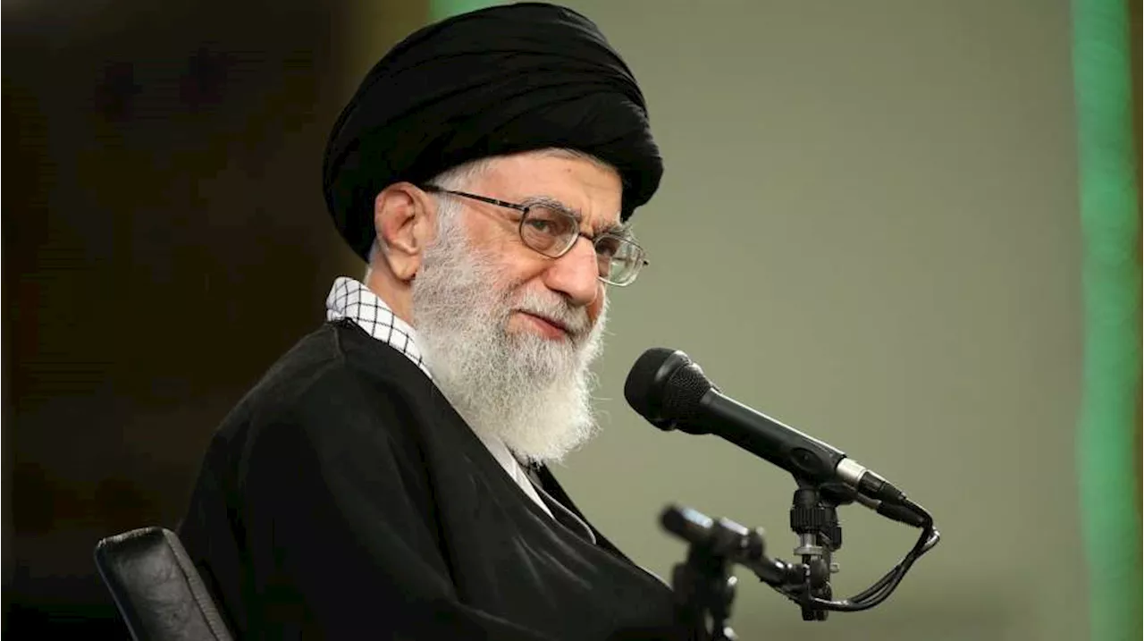 Khamenei Bantah Isu Koma, Unggah Foto Pertemuan dengan Dubes Lebanon