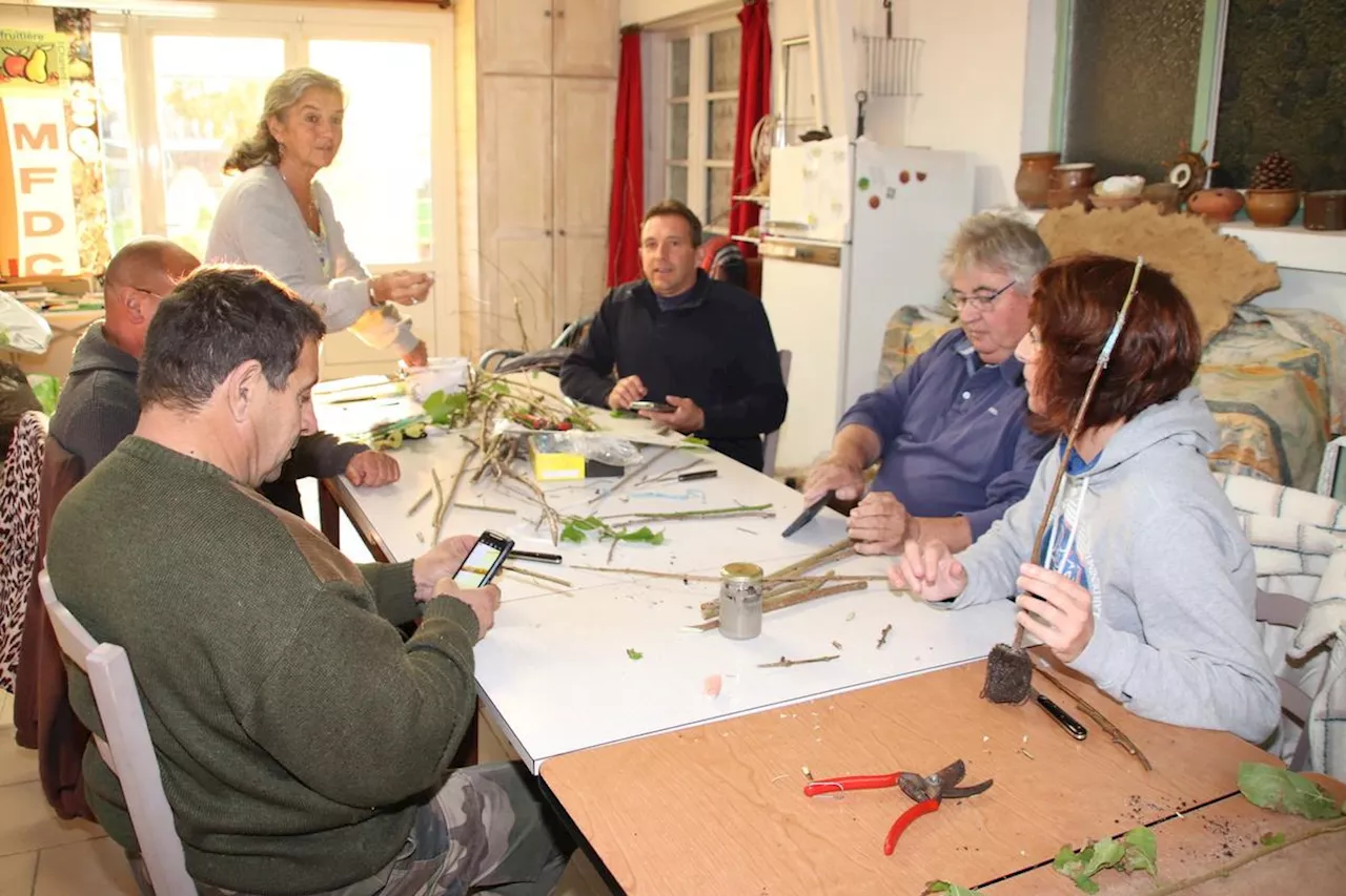 Cozes : une initiation au greffage en attendant les plantations au verger du Champ-de-Foire