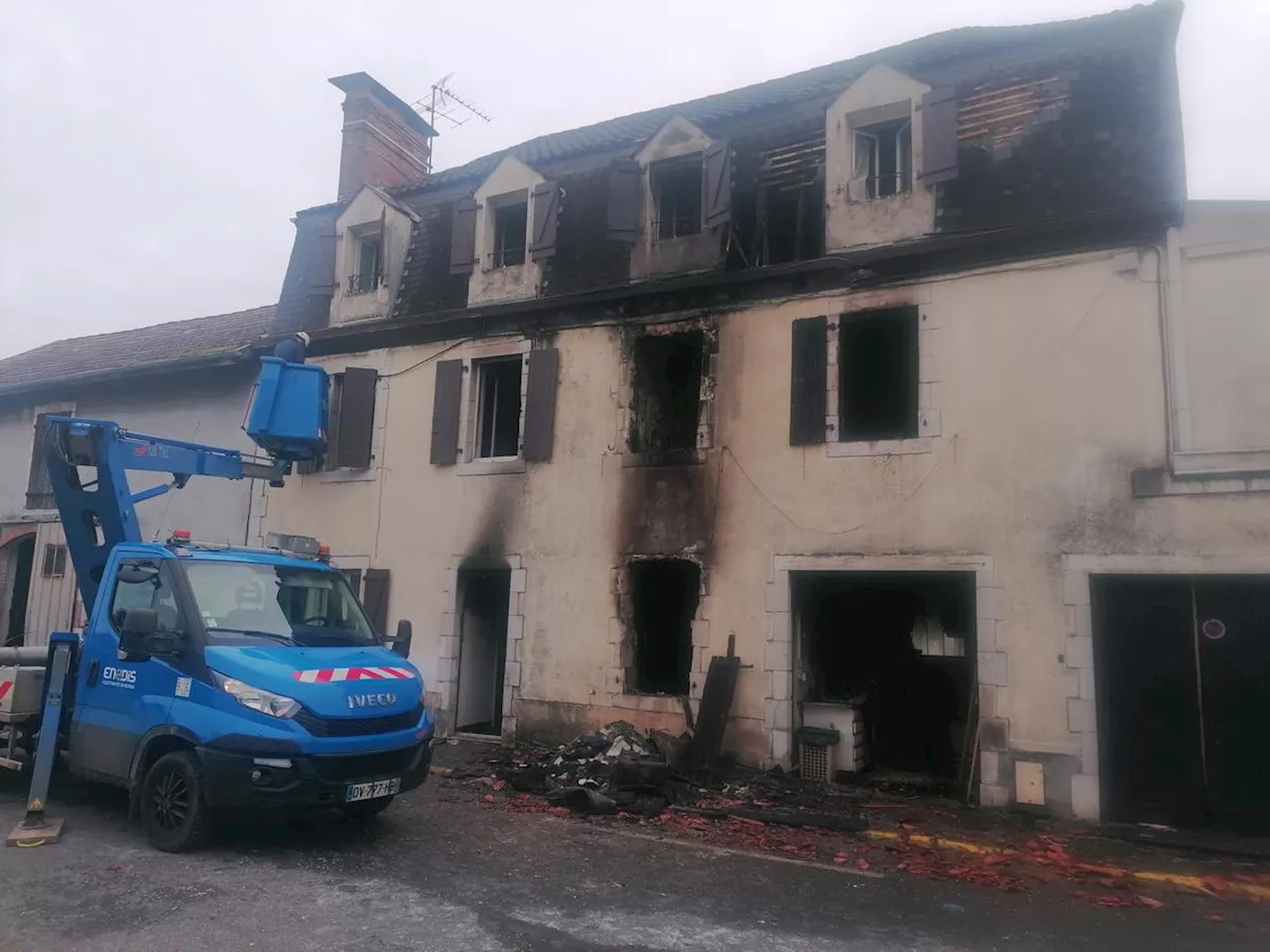 Orthez : trois blessés dans un violent incendie nocturne